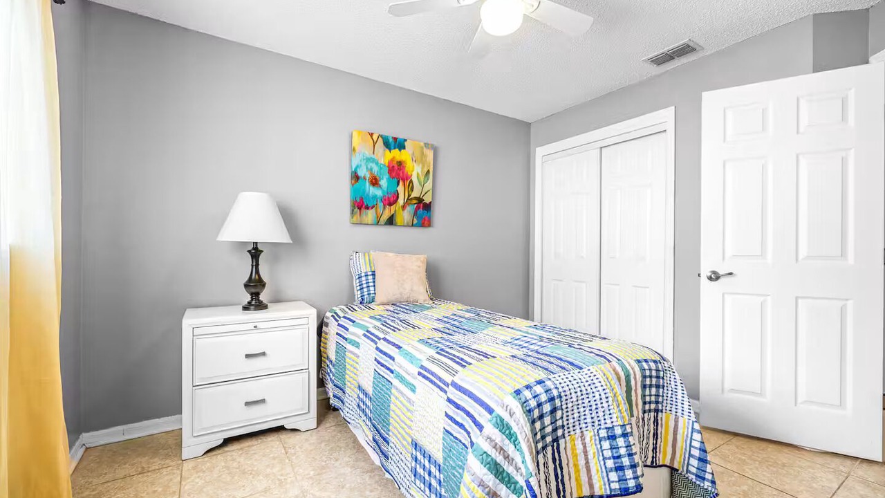 Photo of Bedroom in Berkeley Manor
