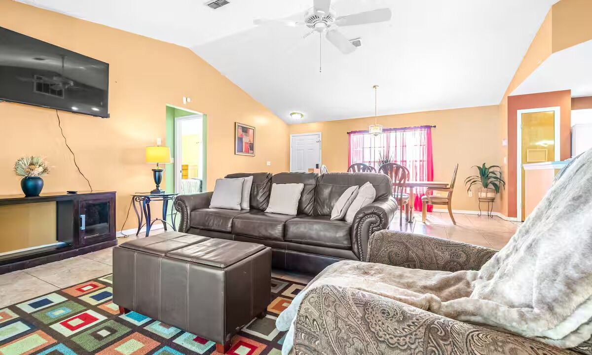 Photo of Livingroom in Berkeley Manor