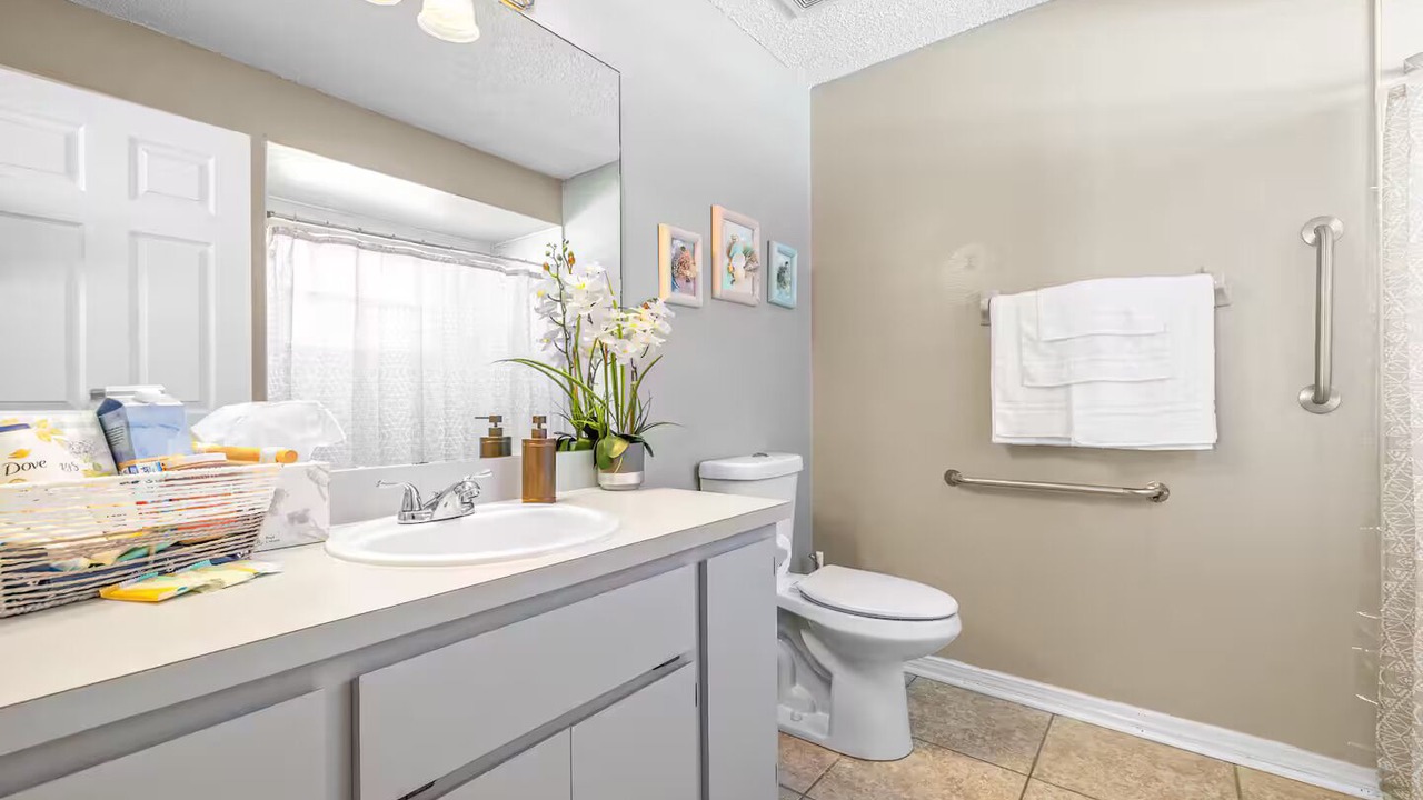 Photo of Bathroom in Berkeley Manor