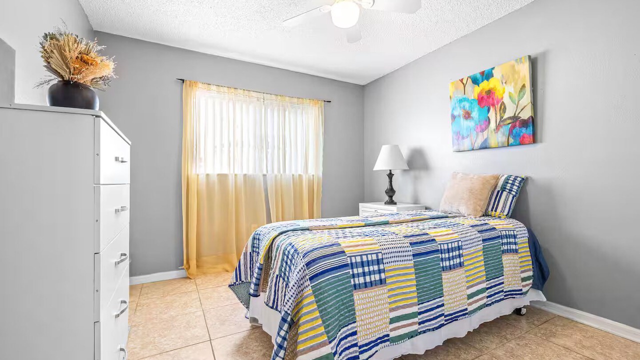 Photo of Bedroom in Berkeley Manor