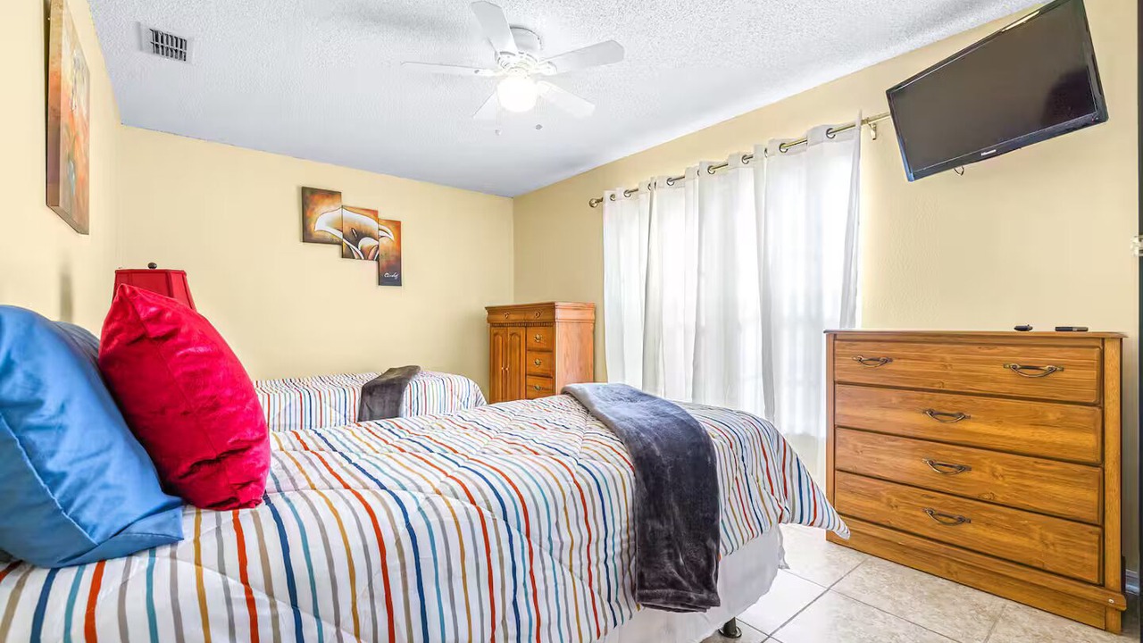 Photo of Bedroom in Berkeley Manor