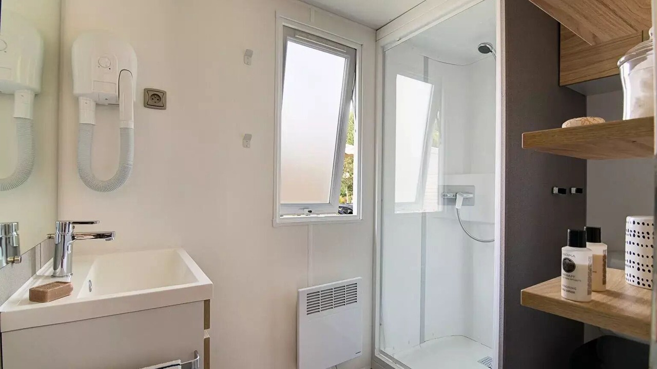 Photo of Bathroom in Maisons-Laffitte