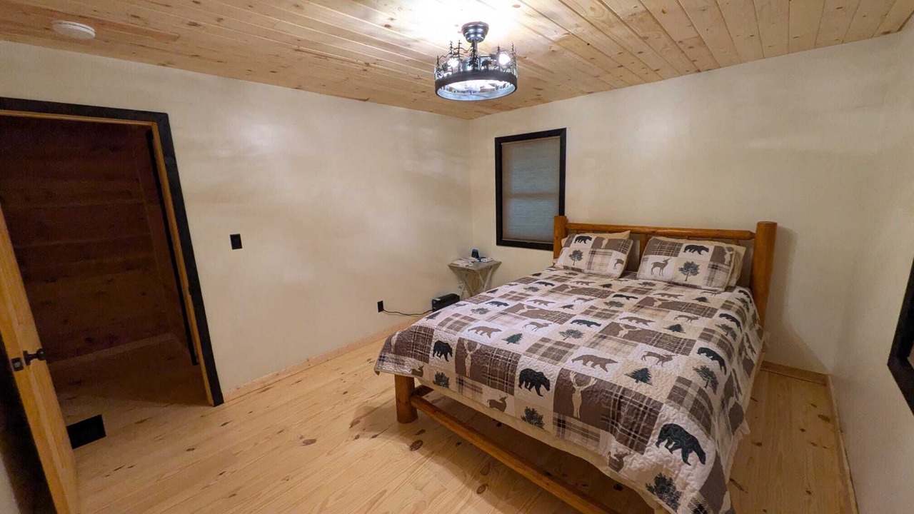 Photo of Bedroom in Cherry Log