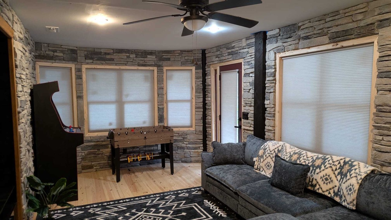 Photo of Livingroom in Cherry Log