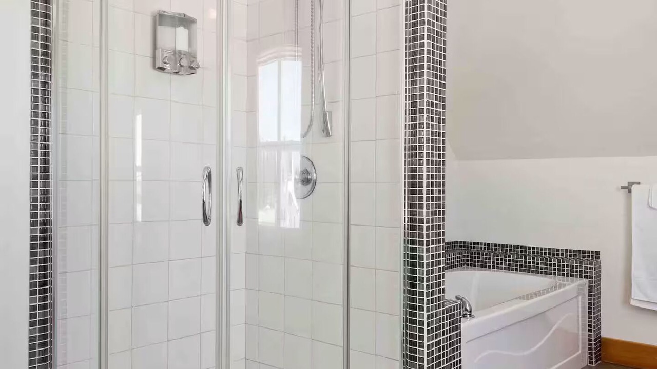 Photo of Bathroom in St-Thomas-de-Kent