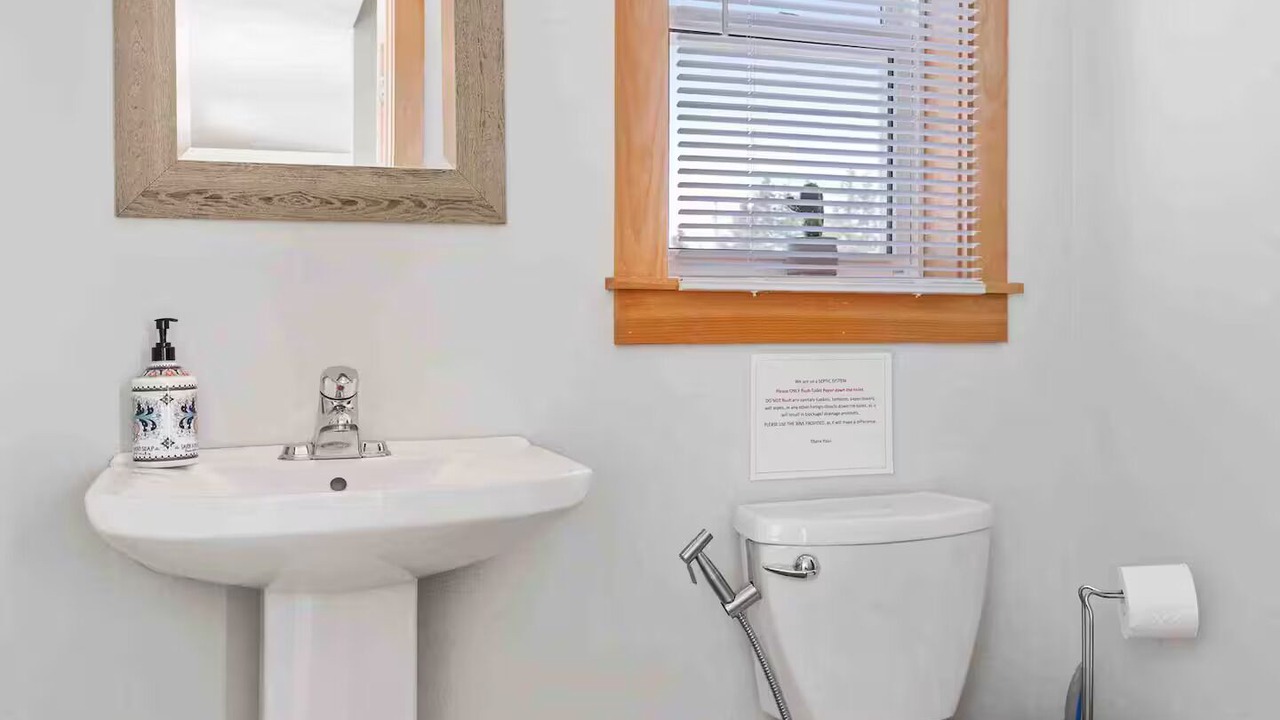 Photo of Bathroom in St-Thomas-de-Kent