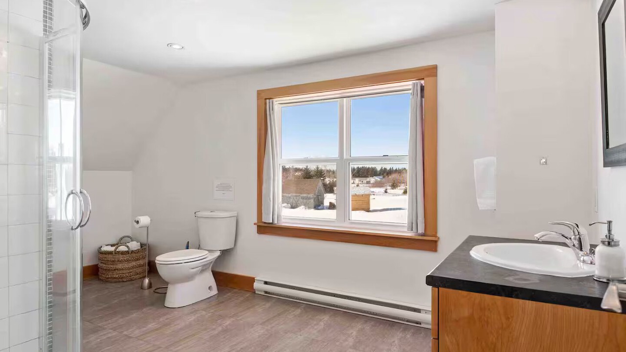 Photo of Bathroom in St-Thomas-de-Kent