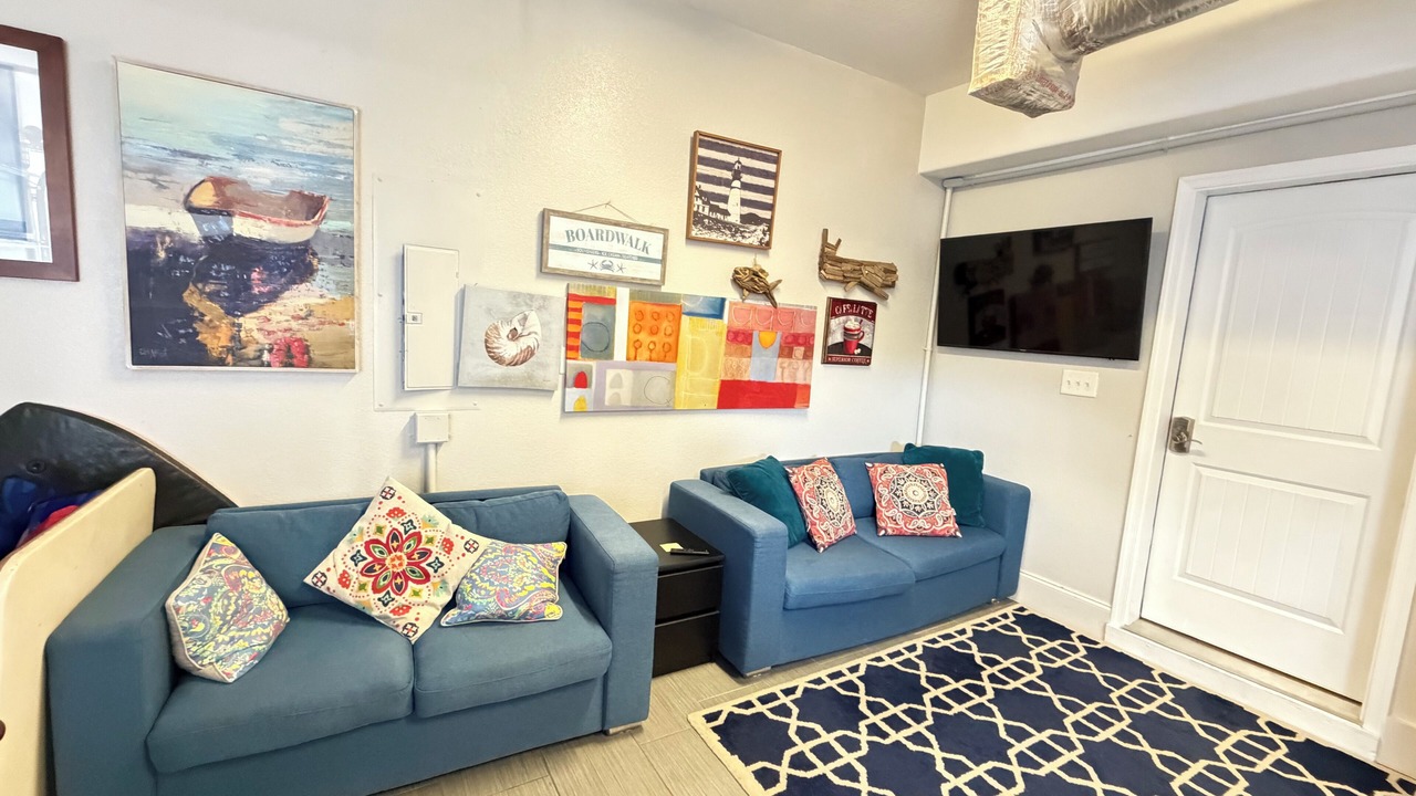 Photo of Livingroom in Northeast Virginia Beach