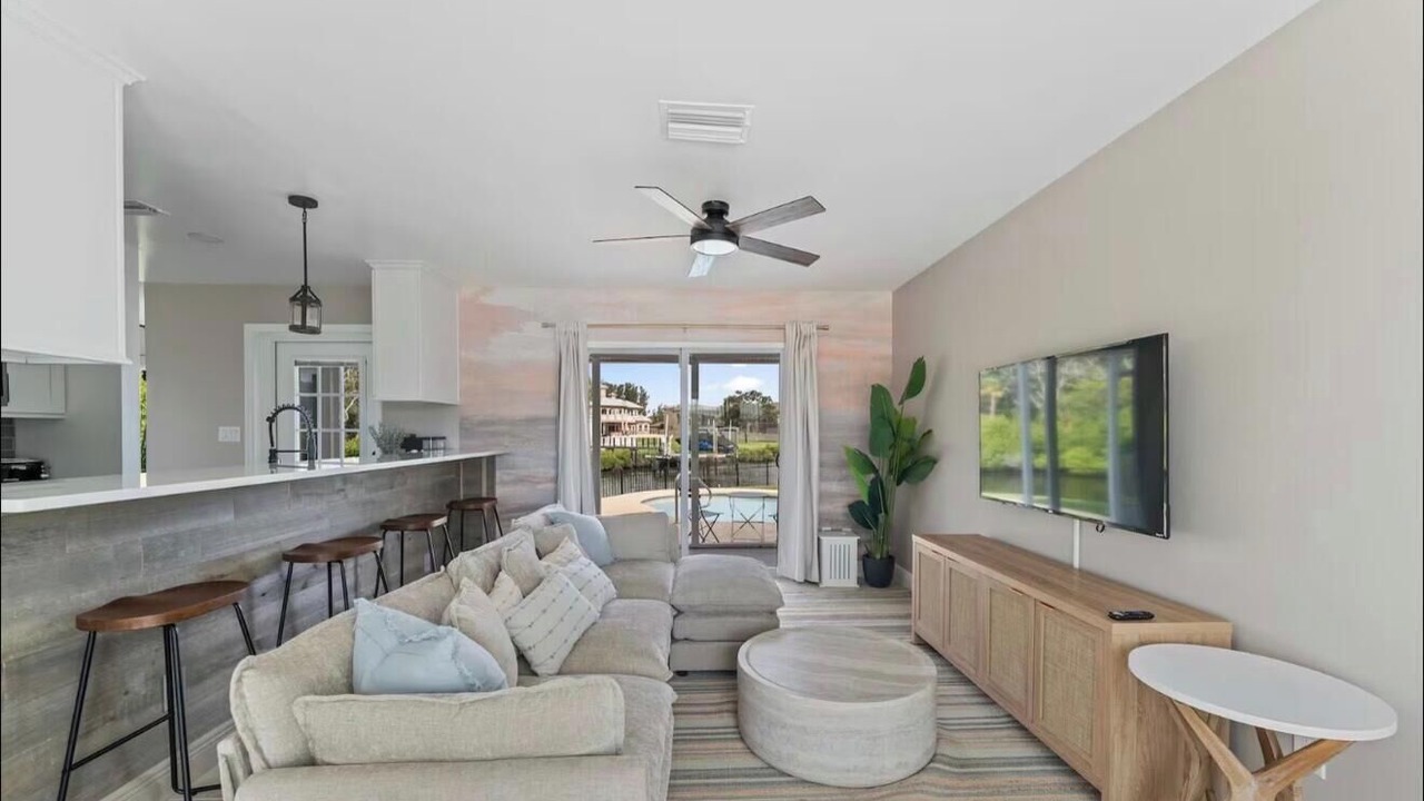 Photo of Livingroom in Bay Crest Park
