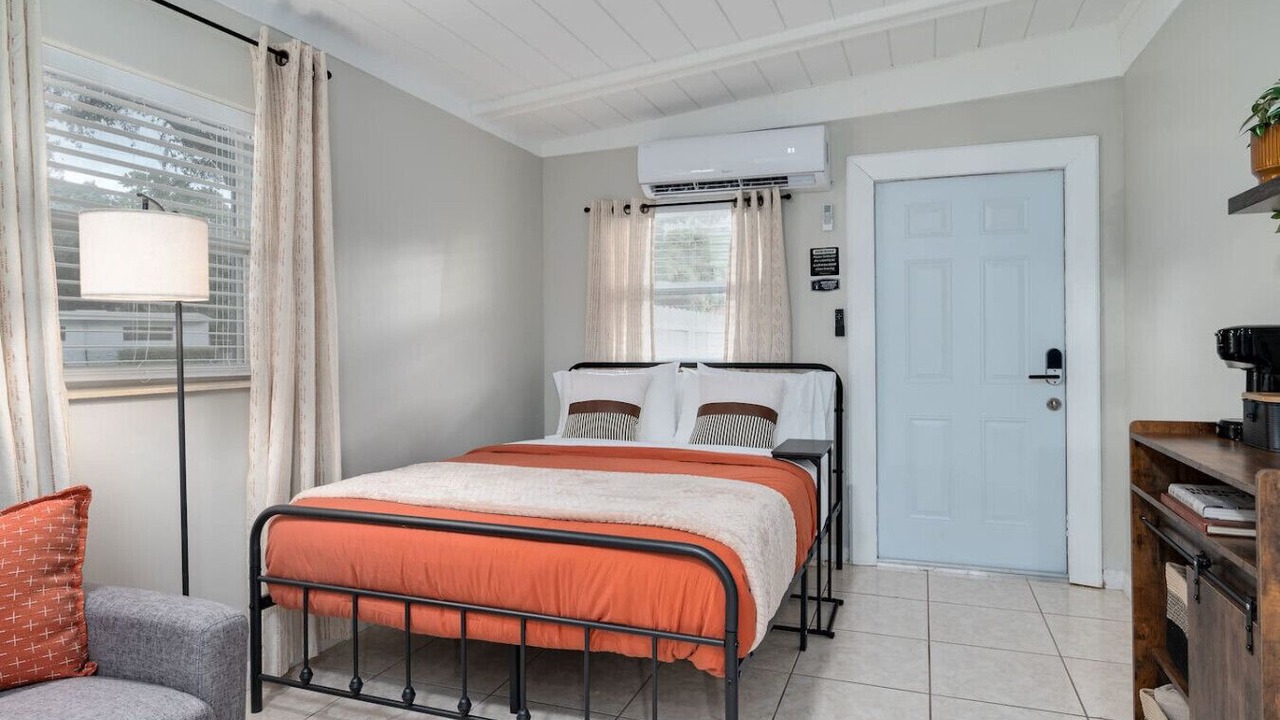 Photo of Bedroom in Englewood Park