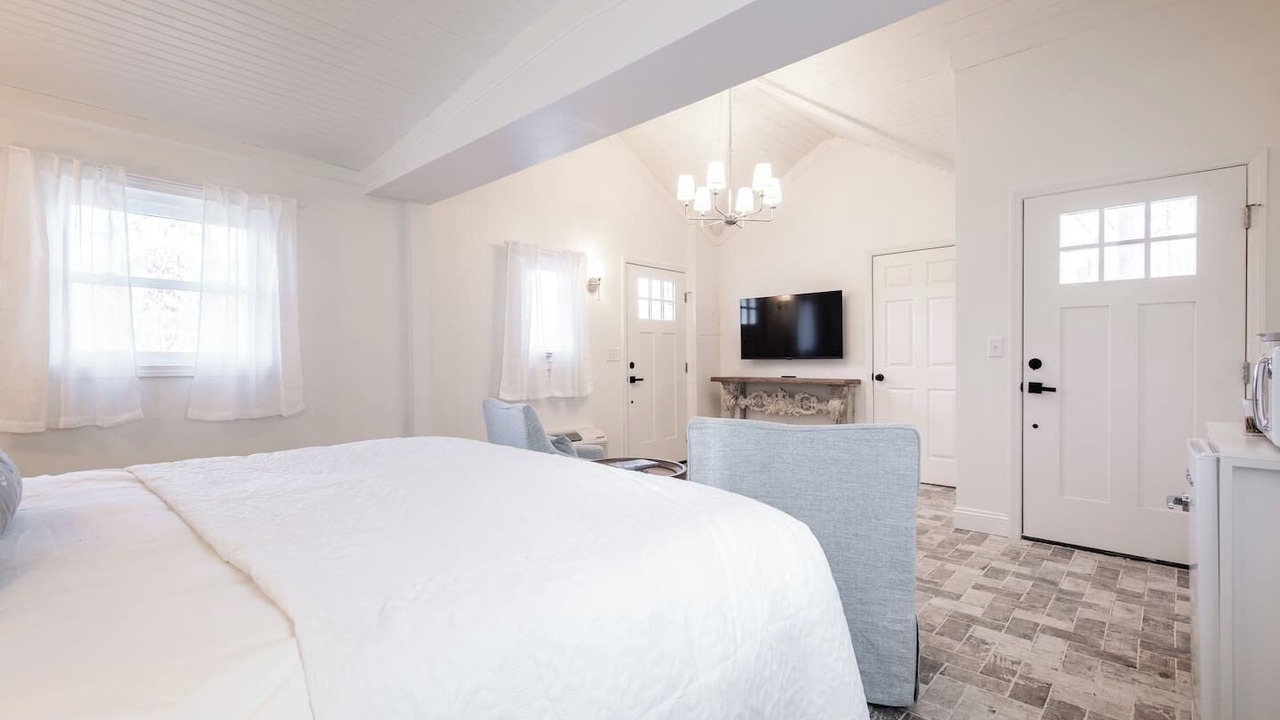 Photo of Bedroom in Henryville