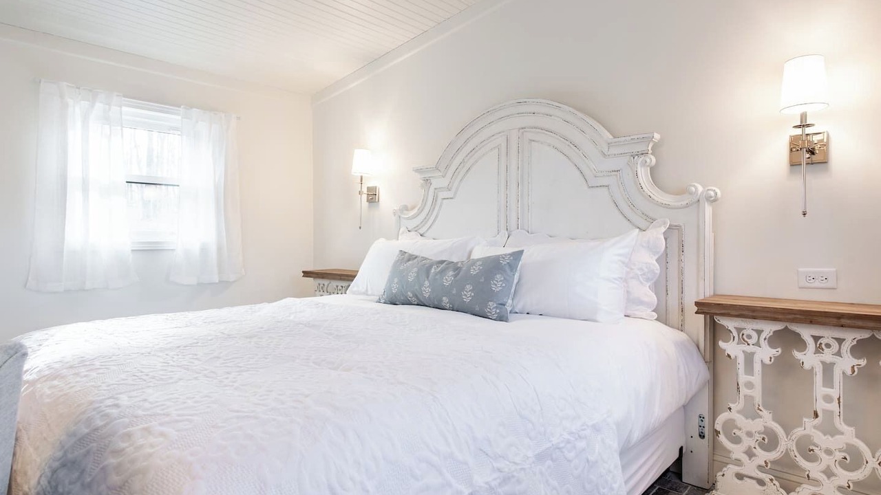 Photo of Bedroom in Henryville