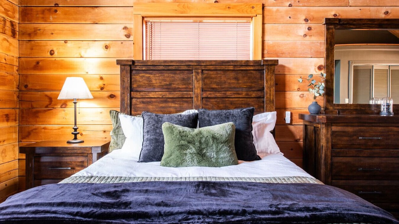 Photo of Bedroom in Henryville