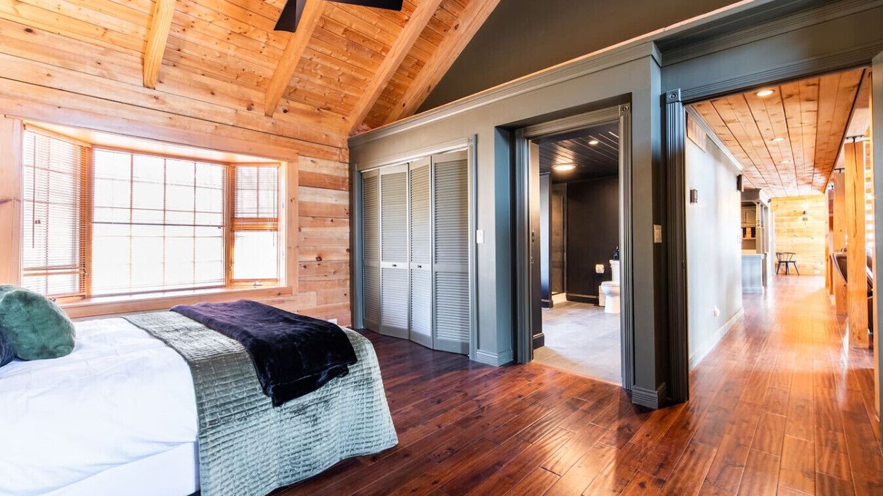 Photo of Bedroom in Henryville