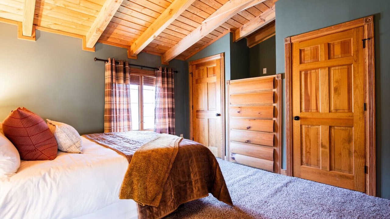 Photo of Bedroom in Henryville