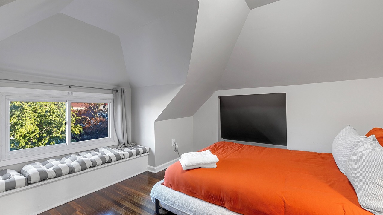 Photo of Bedroom in Old Irving Park