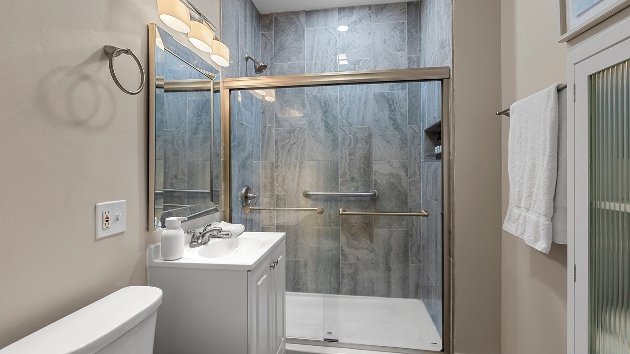 Photo of Bathroom in Old Irving Park