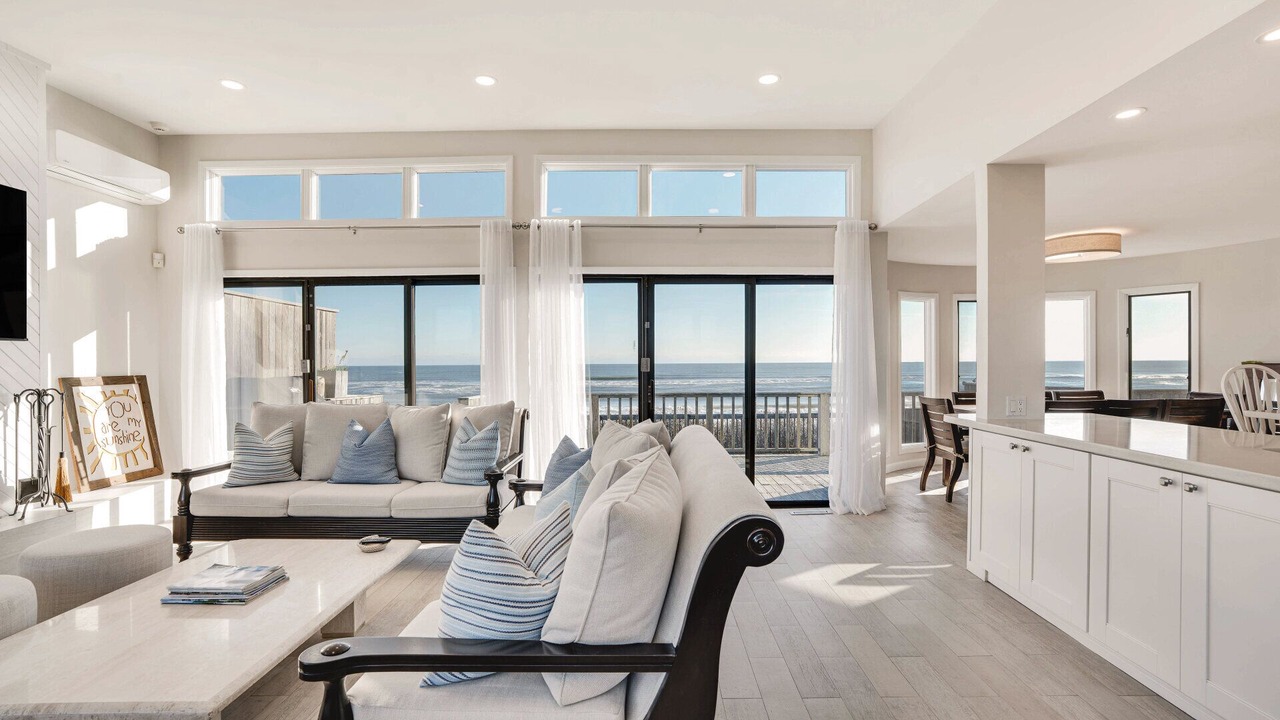 Photo of Livingroom in Hampton Bays