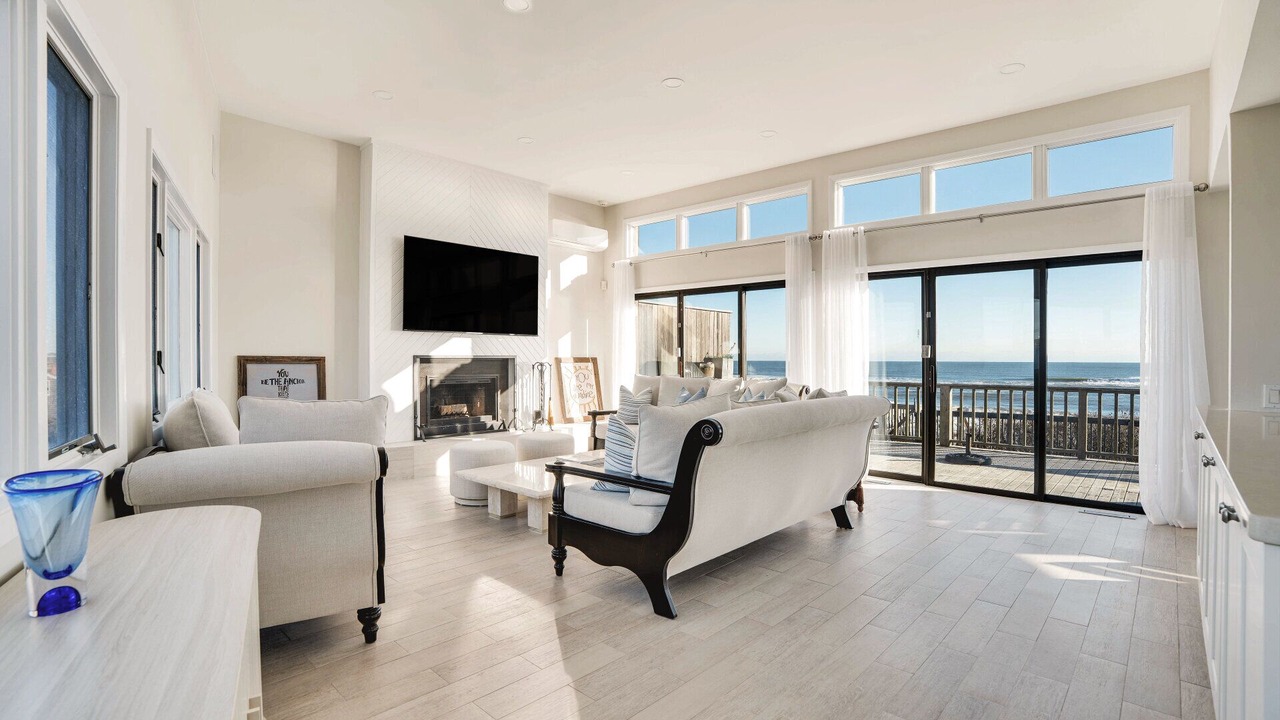 Photo of Livingroom in Hampton Bays