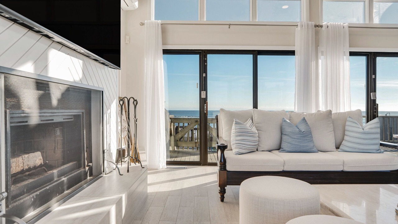 Photo of Livingroom in Hampton Bays