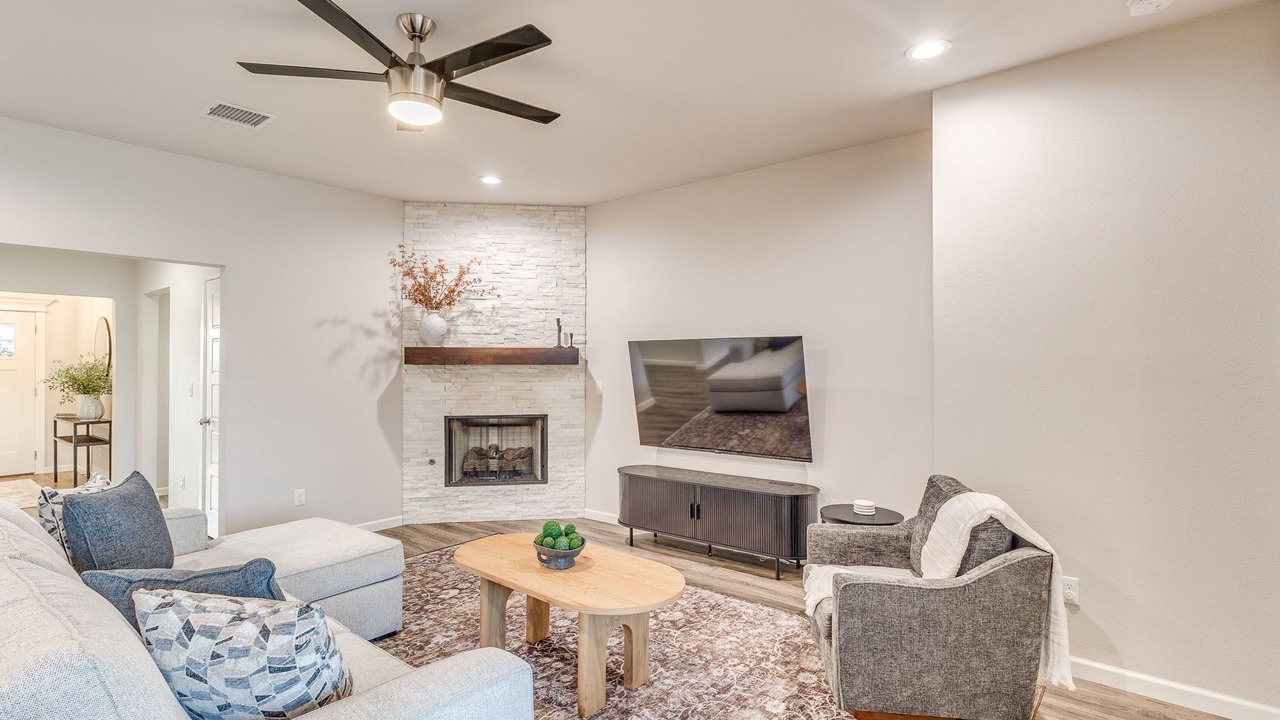 Photo of Livingroom in Broken Arrow
