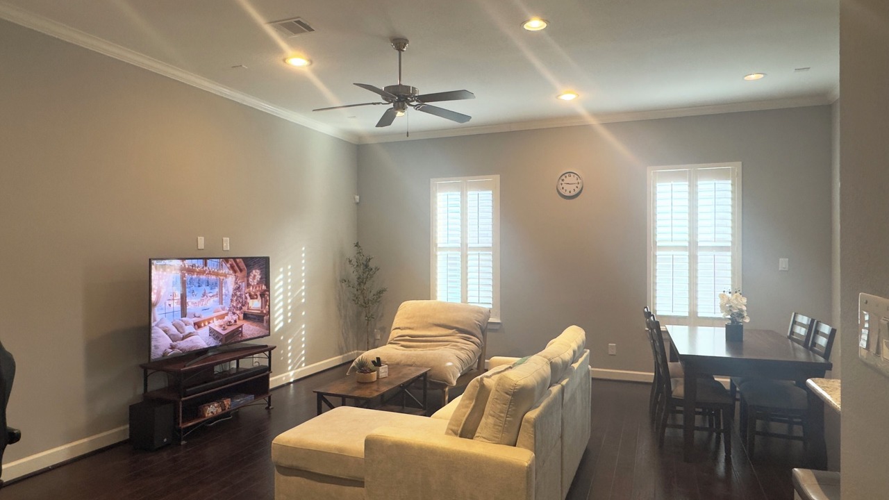 Photo of Livingroom in Washington Ave./ Memorial Park
