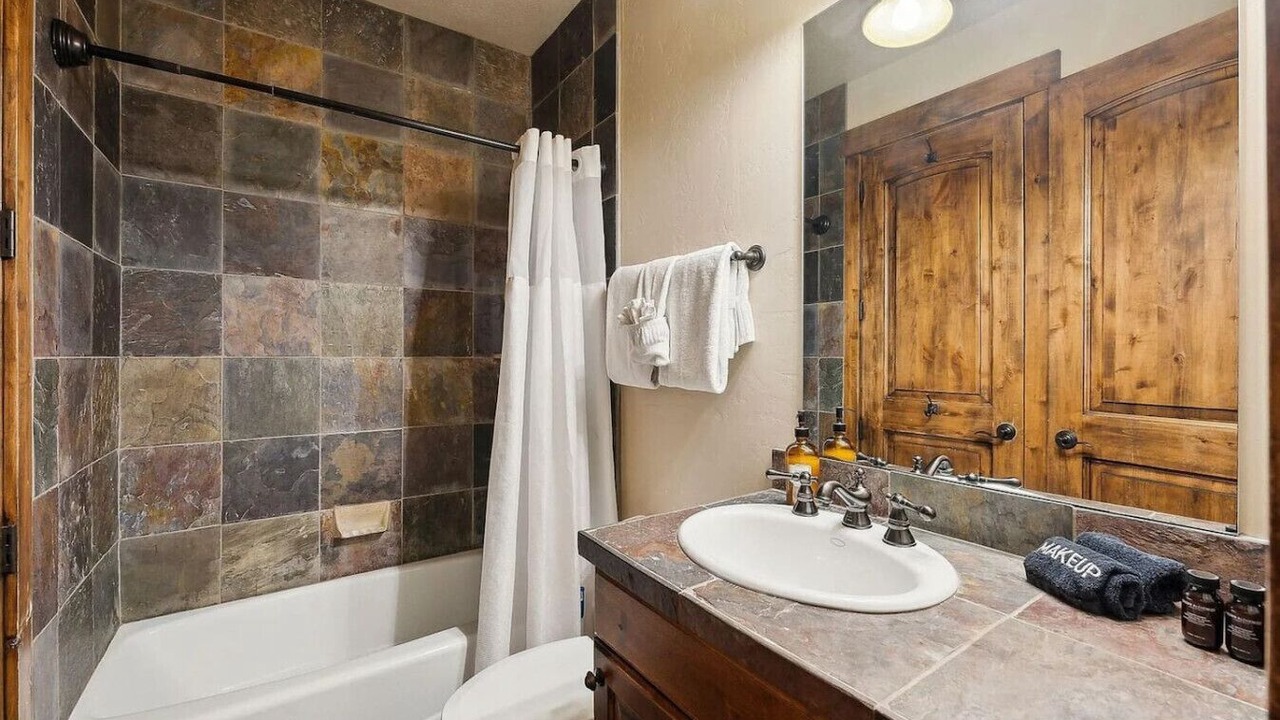 Photo of Bathroom in Summit Park