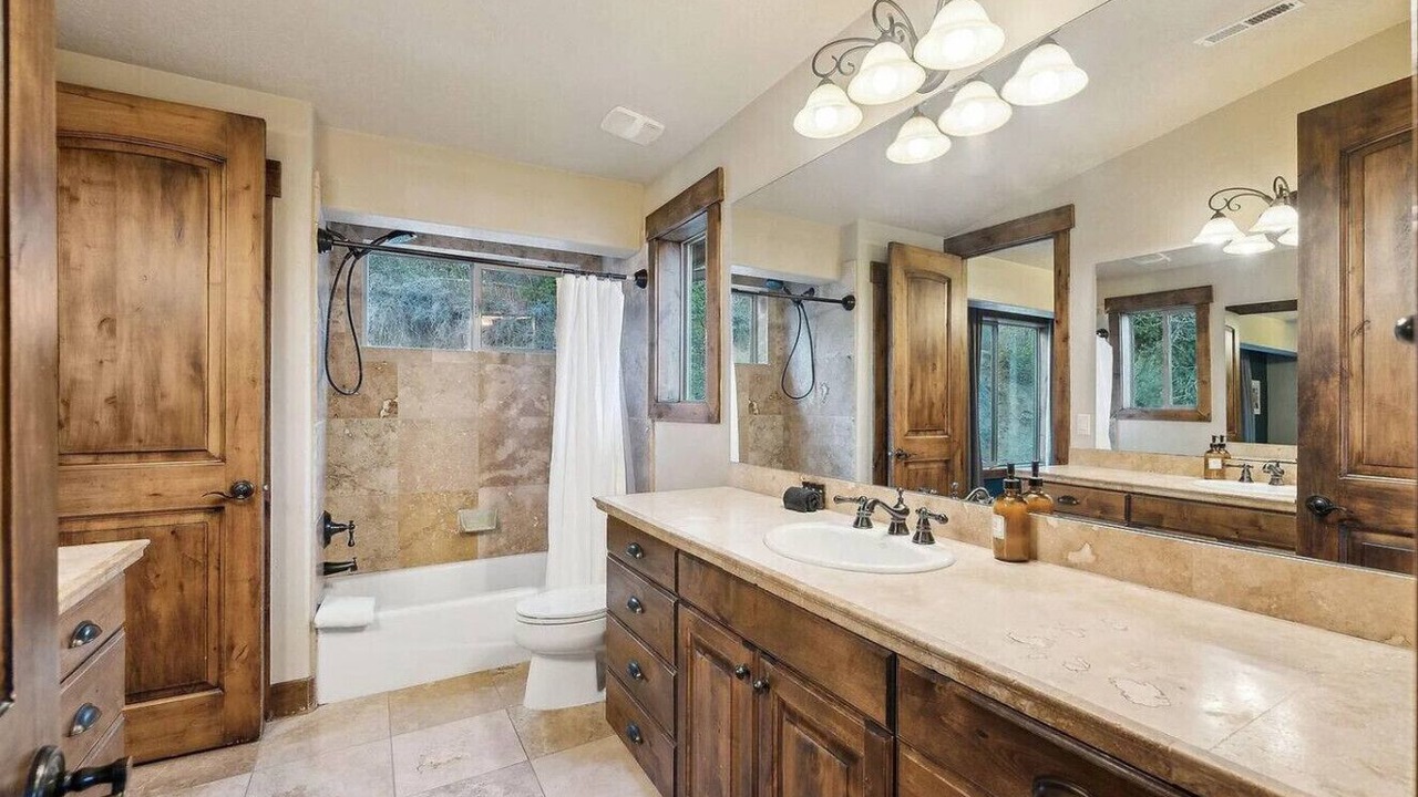 Photo of Bathroom in Summit Park
