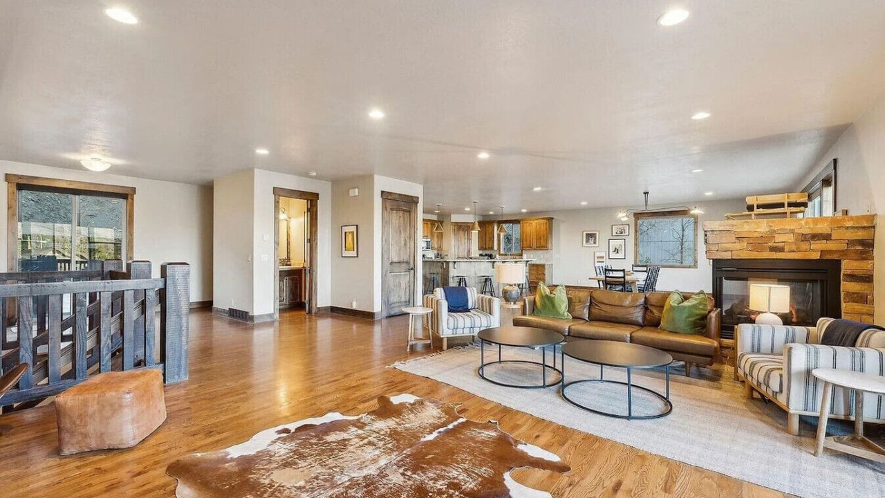Photo of Livingroom in Summit Park