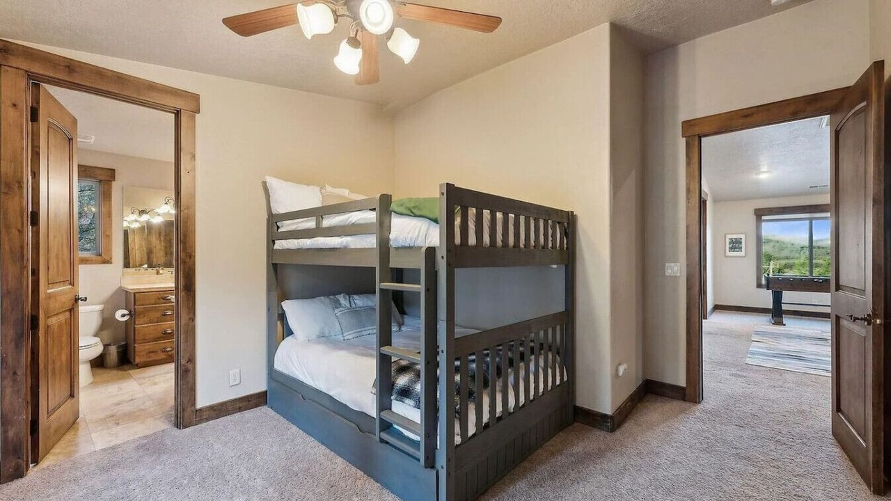 Photo of Bedroom in Summit Park