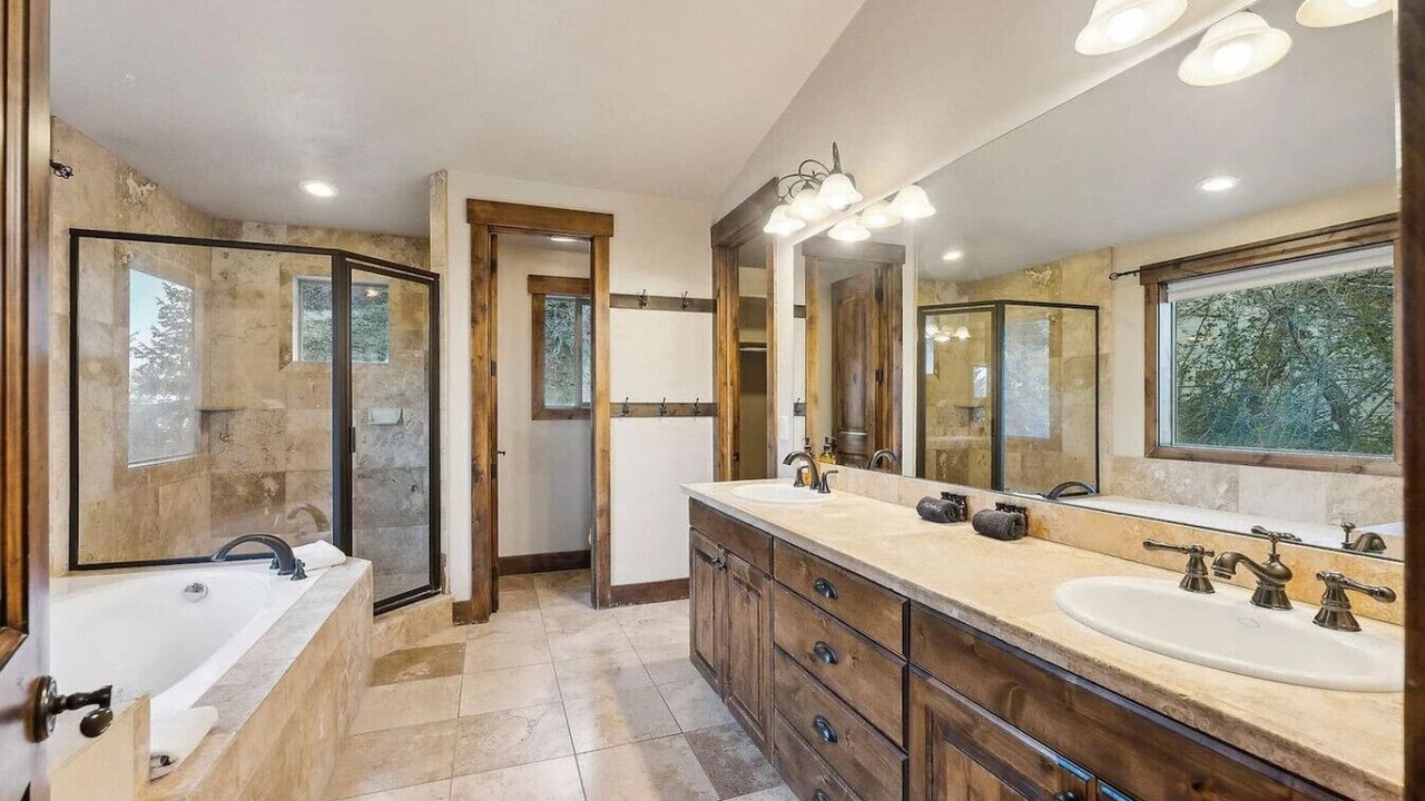 Photo of Bathroom in Summit Park
