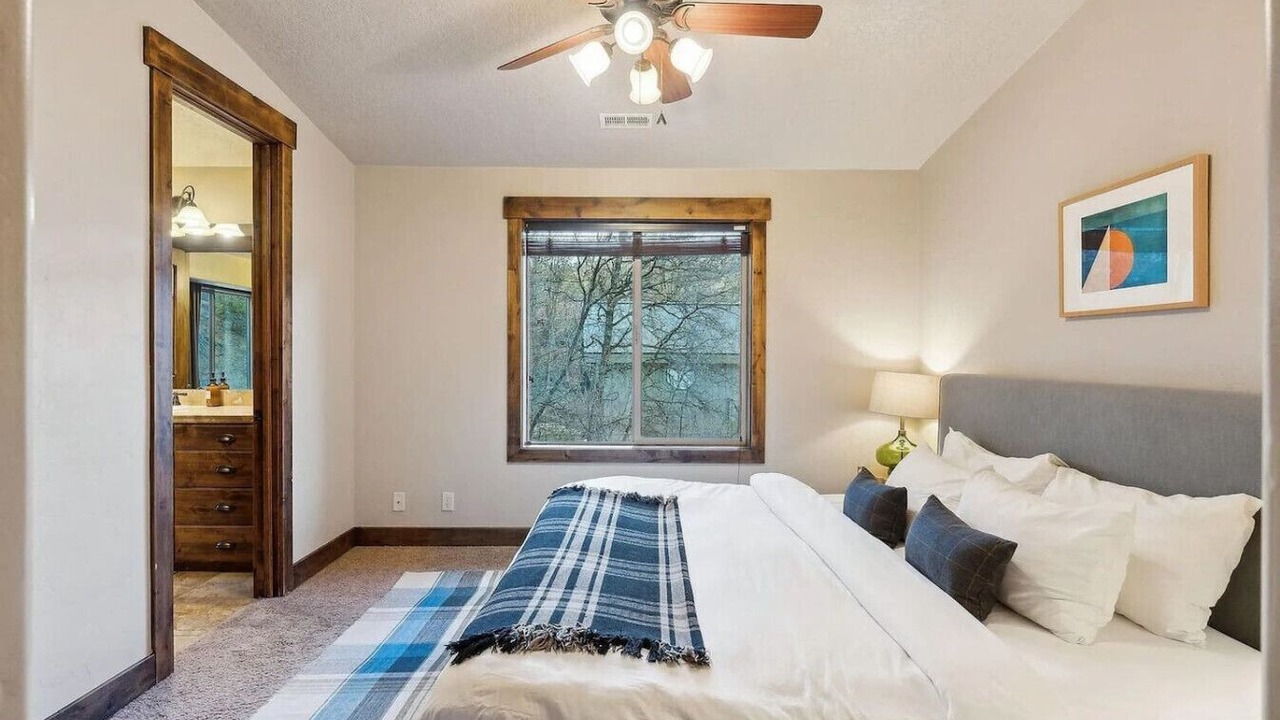 Photo of Bedroom in Summit Park