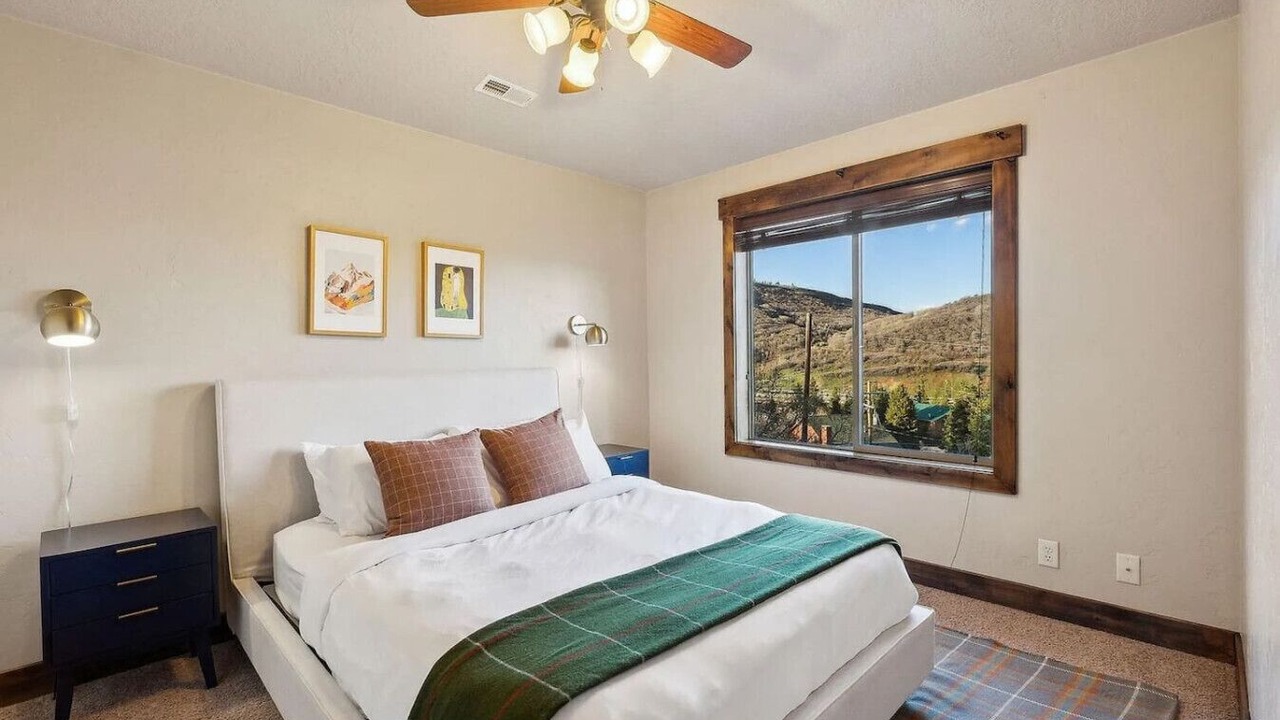 Photo of Bedroom in Summit Park