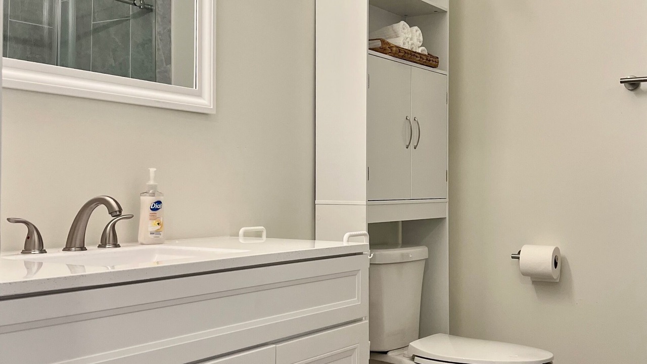 Photo of Bathroom in White Center