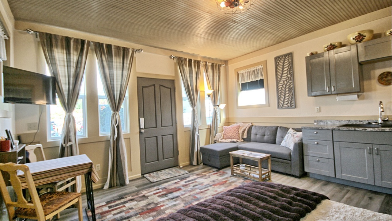 Photo of Livingroom in Jacksonville