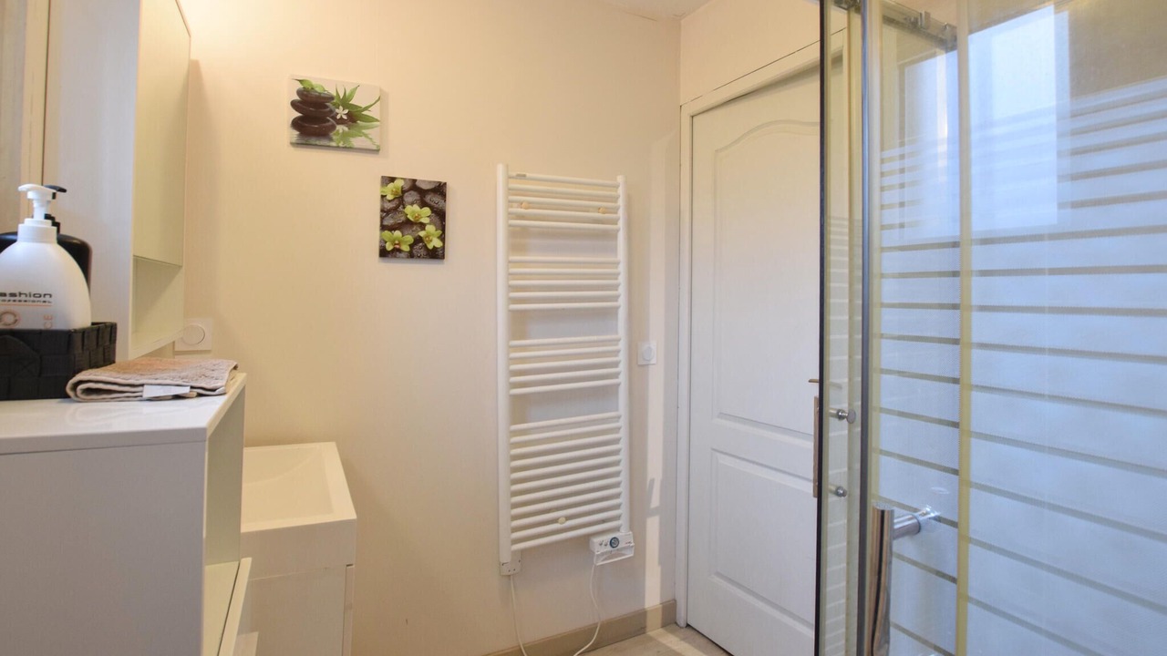 Photo of Bathroom in Equemauville