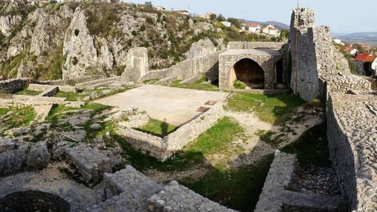 Photo of Others in Grubine