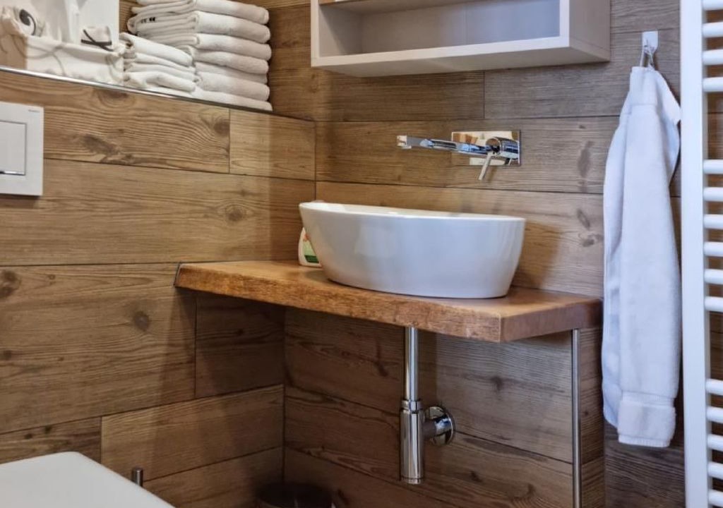 Photo of Bathroom in Horn