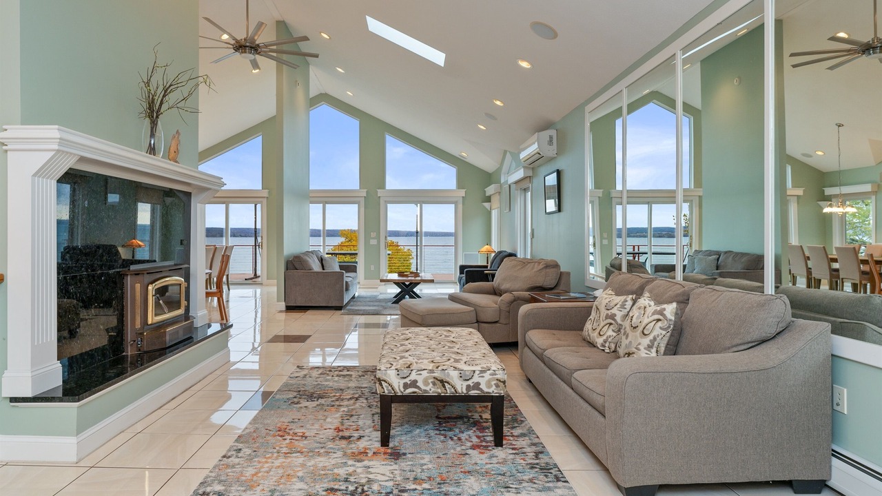 Photo of Livingroom in Town of Varick