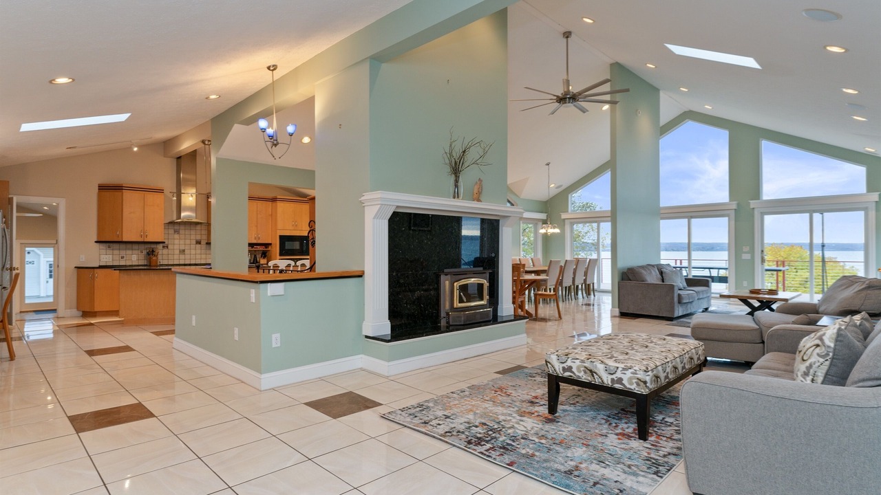 Photo of Livingroom in Town of Varick
