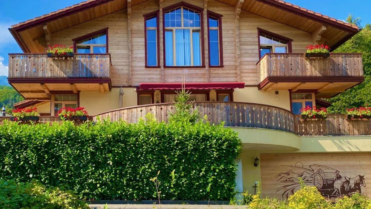 Photo of Others in Quarten