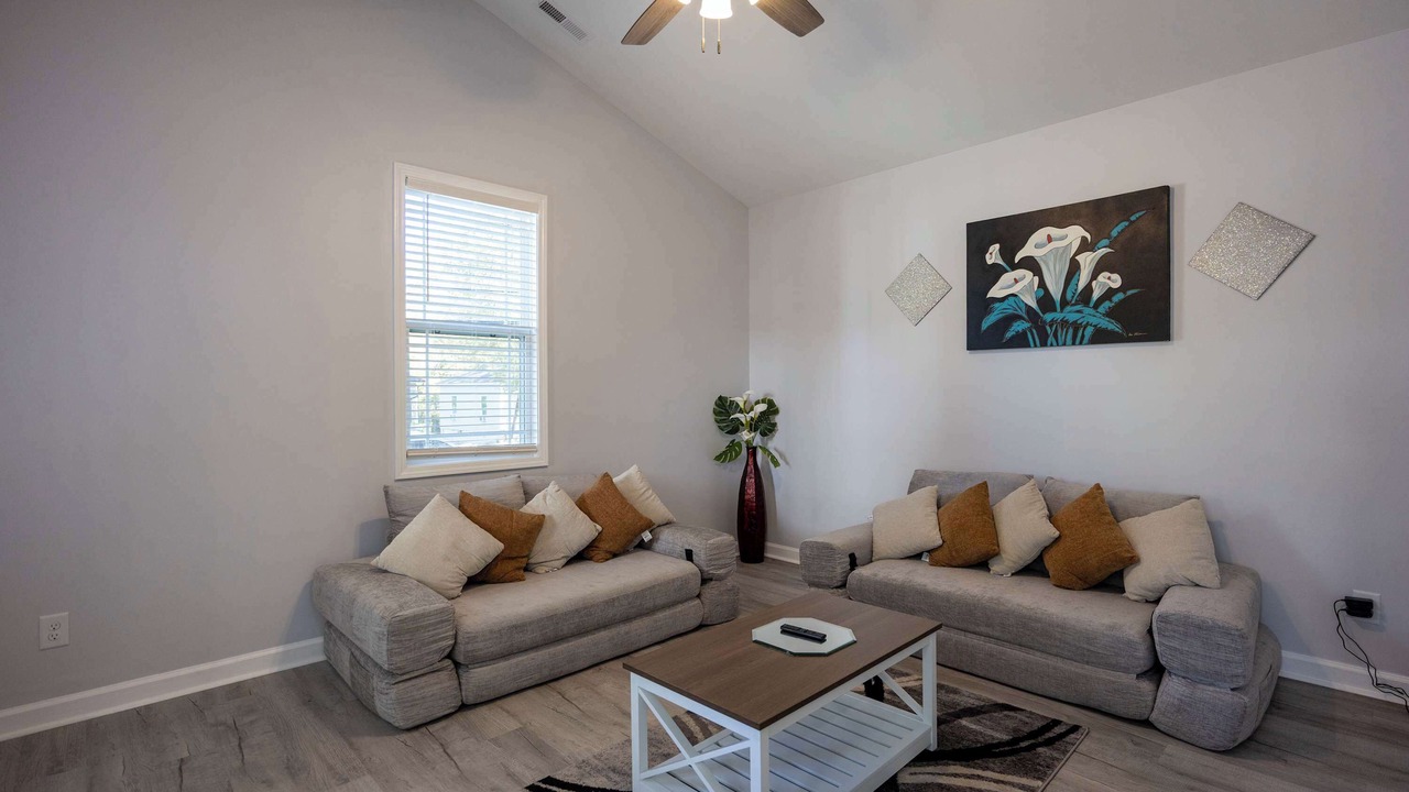 Photo of Livingroom in Burlington