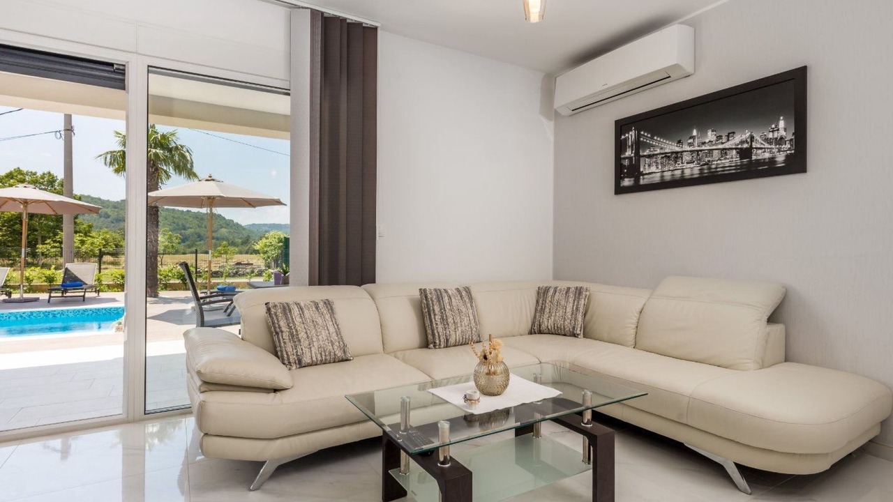 Photo of Livingroom in Sarsoni