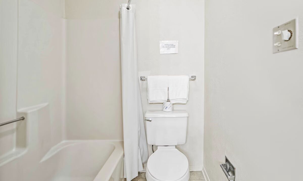 Photo of Bathroom in Junction