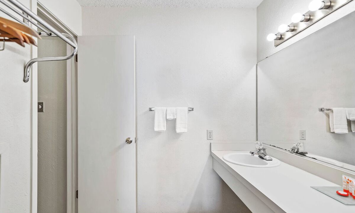 Photo of Bathroom in Junction