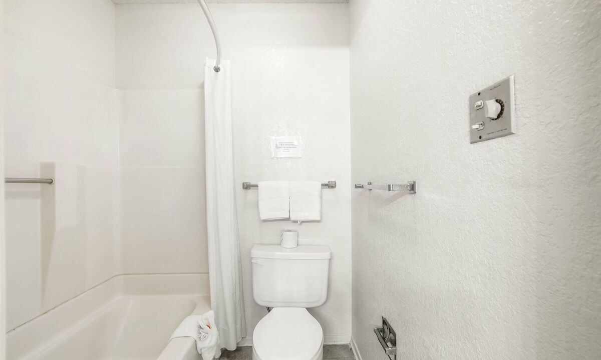 Photo of Bathroom in Junction