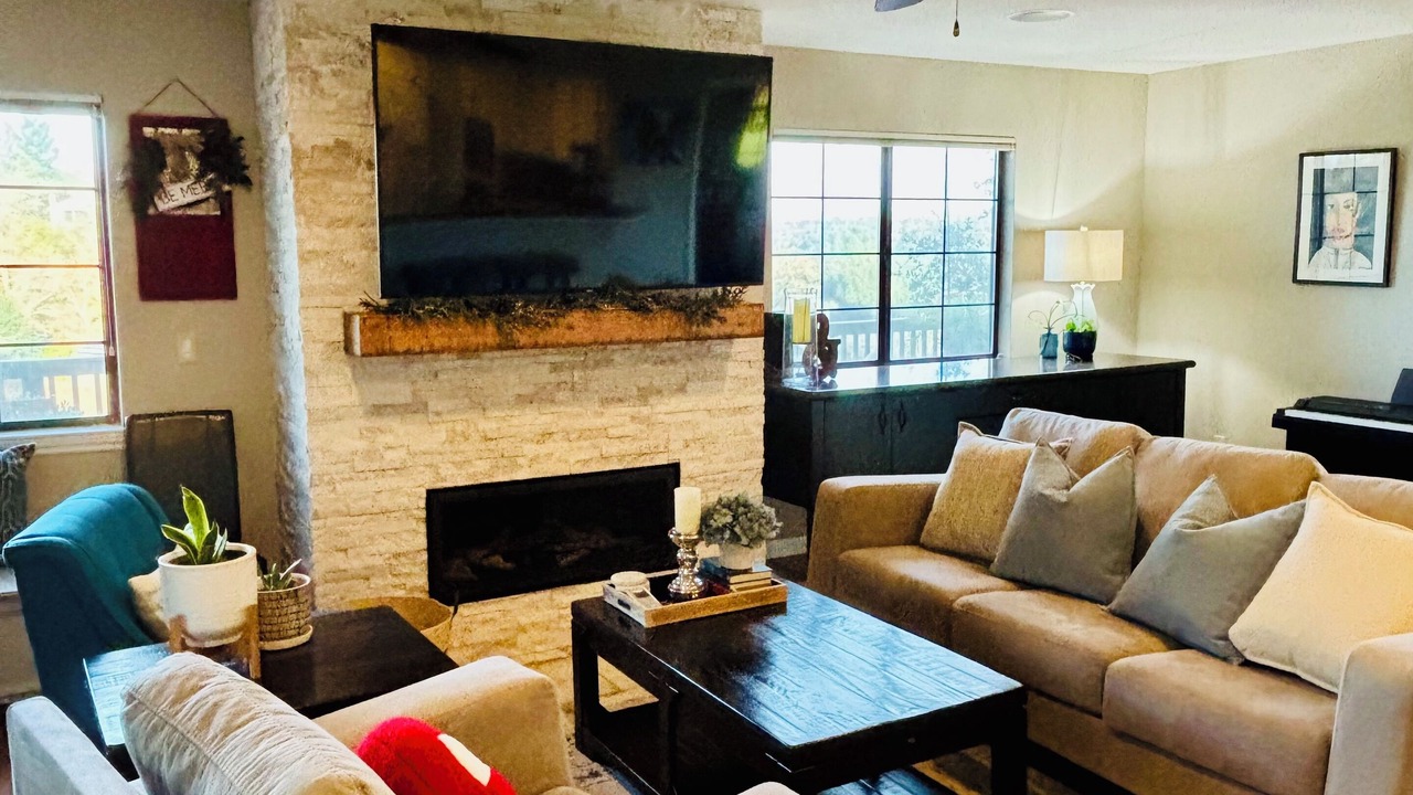 Photo of Livingroom in Pleasant Grove