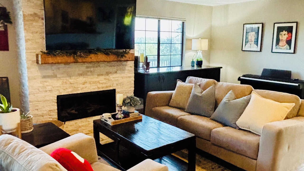 Photo of Livingroom in Pleasant Grove