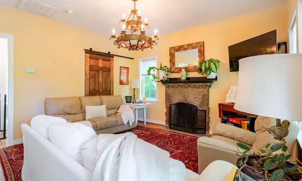 Photo of Livingroom in Westover Hills West