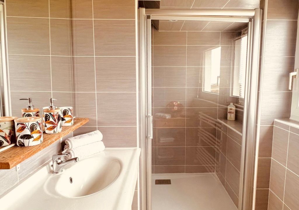 Photo of Bathroom in Landeda
